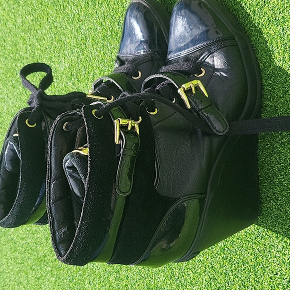 MICHAEL KORS Black Patent LIZZIE Hi Top Wedge Platform Sneakers, signs of wear - Picture 2 of 4